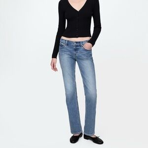 Brand new Gap Low Rise 90's Straight Jeans in Medium Indigo.